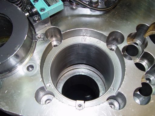 Máquina Amada totalmente restaurada tras la reparación completa