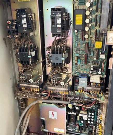 Cableado del gabinete de control y accionamientos FANUC
