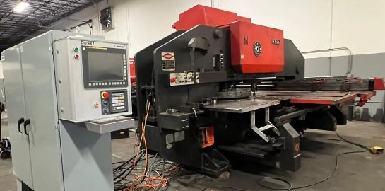 Punzonadora Amada con el nuevo gabinete de control FANUC instalado