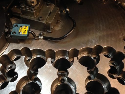 Reparación completa de punzonadora Amada en proceso